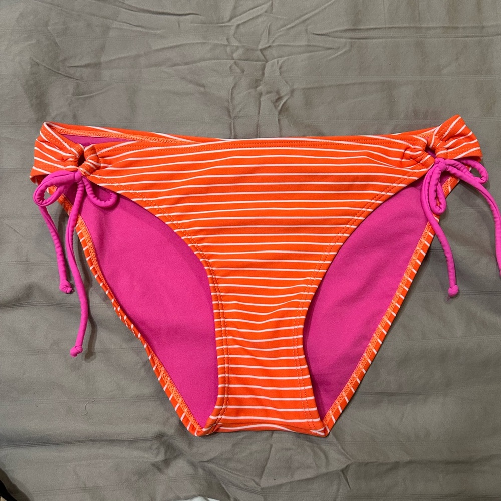 HULA HONEY Bikini bottom with side ties. Size XL